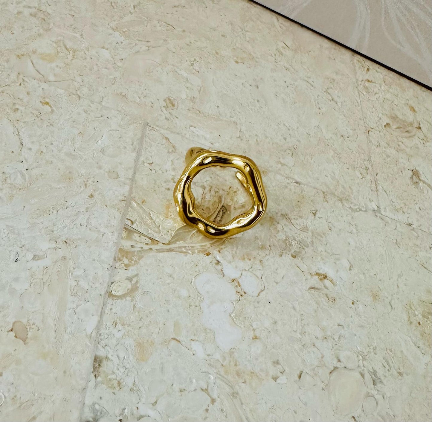 Hollow Ring (SIZE 7-8)