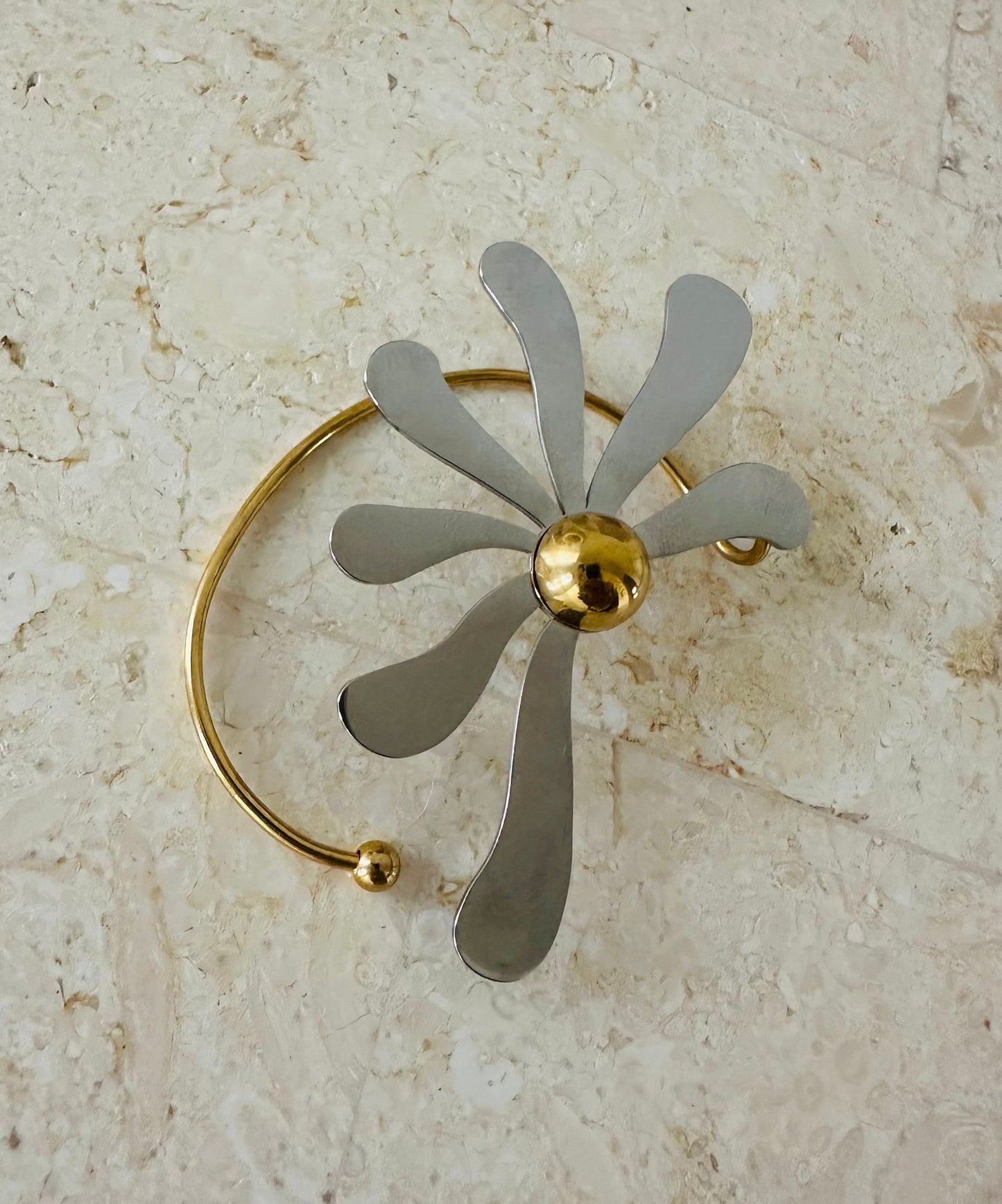 Statemente Flower Earcuff